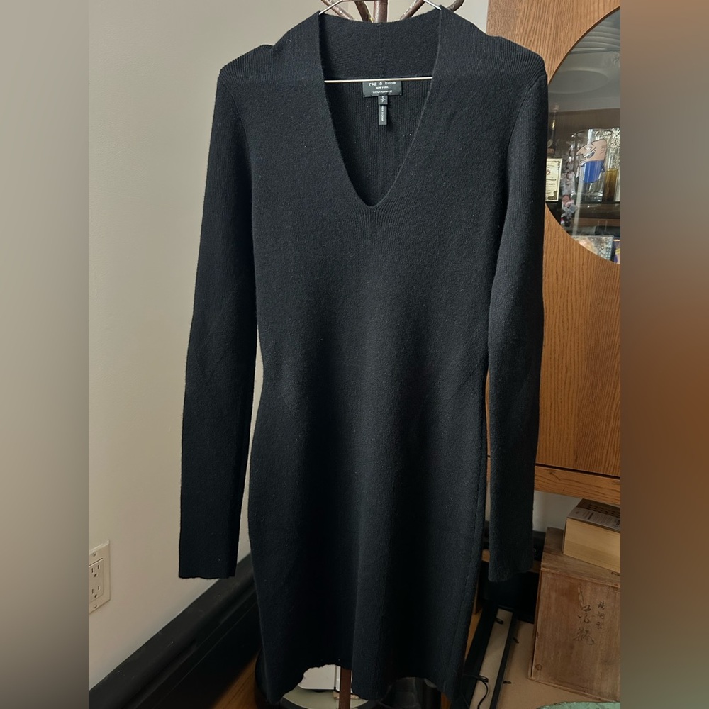 Rag & bone 100% cashmere V neck dress size small